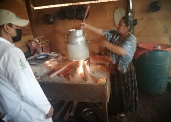 Capacitan a integrantes del Grupo de Mujeres Las Marías, en Petén