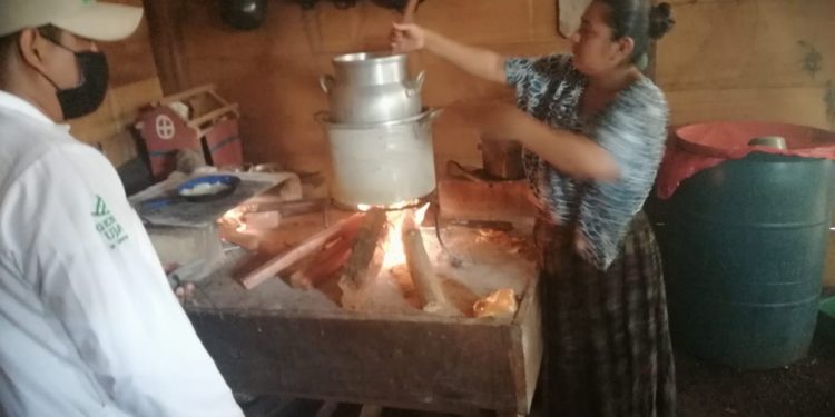 Capacitan a integrantes del Grupo de Mujeres Las Marías, en Petén