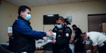 Embajada de Estados Unidos apoya labor de la PNC en Alta Verapaz