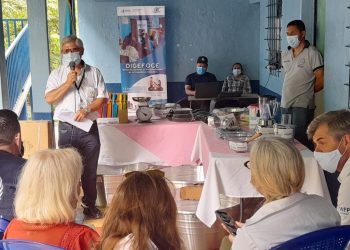 Escuelas de Chiquimula reciben donación de utensilios de cocina