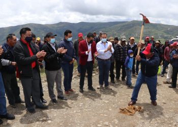 Comunitarios de San José Ojetenam contarán con mejor vía de acceso