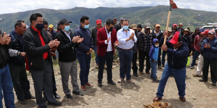 Comunitarios de San José Ojetenam contarán con mejor vía de acceso