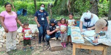 Autoridades de Petén le dan seguimiento a la entrega del alimento NutriNiños