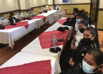 Mujeres policías participan en foro por el 24 aniversario de la PNC