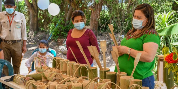 Clausura del curso de artesanía de bambú en Baja Verapaz