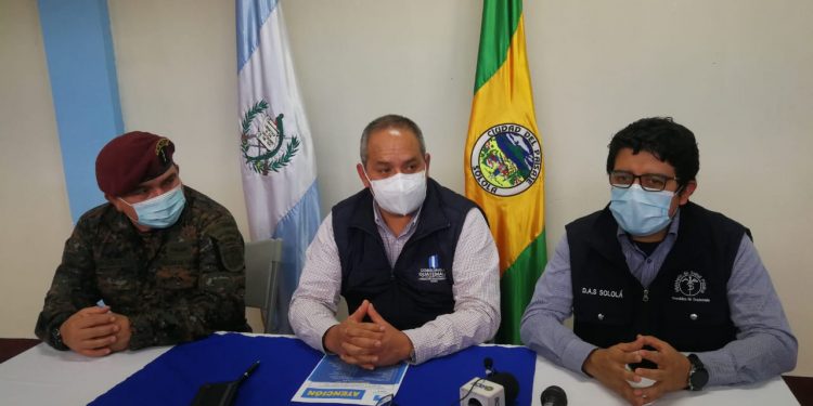 Llaman a vecinos de Sololá a registrarse para recibir vacuna contra el COVID-19