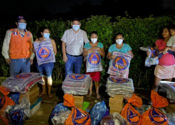 Llevan ayuda humanitaria a familias afectadas por las lluvias en El Asintal