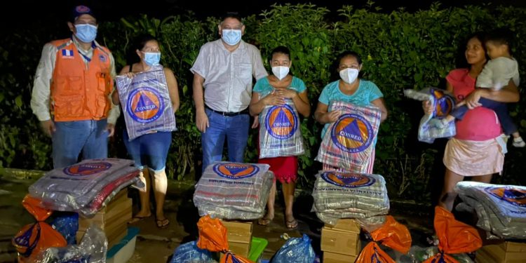 Llevan ayuda humanitaria a familias afectadas por las lluvias en El Asintal