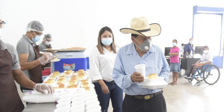 Población de Monjas, Jalapa, se beneficia con comedor social