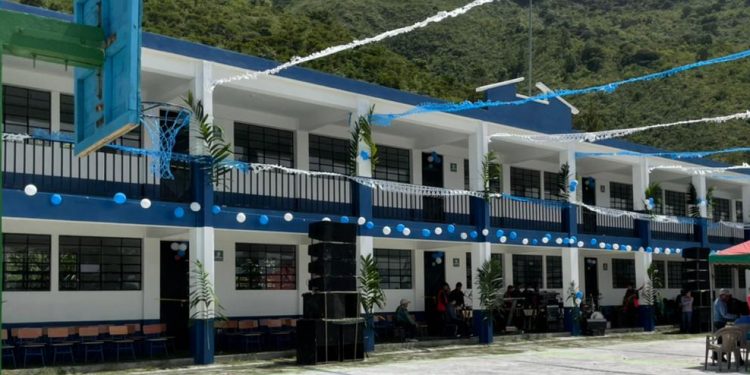 Estudiantes de San Ildefonso Ixtahuacán cuentan con mejores instalaciones