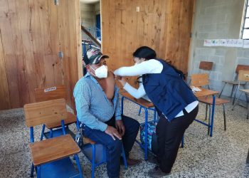 Continúa la vacunación contra el coronavirus en Quiché