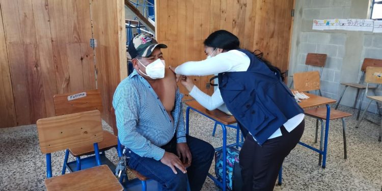 Continúa la vacunación contra el coronavirus en Quiché