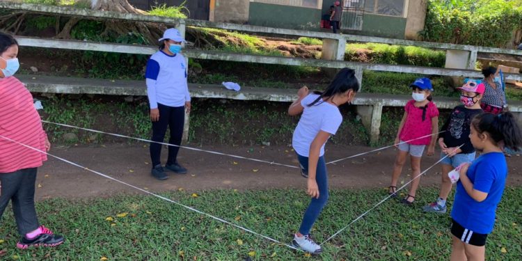 Niños de San Martín Zapotitlán disfrutan jornada de juegos ancestrales