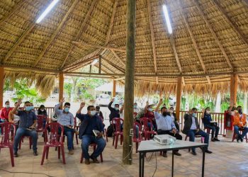 Gobernadora de Baja Verapaz dirige reunión del Codede