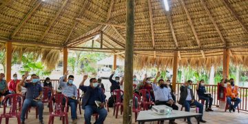 Gobernadora de Baja Verapaz dirige reunión del Codede