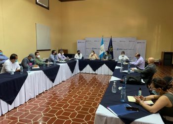 Retoman discusión por servicio eléctrico en Zacapa y Jalapa