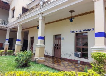 Gobernación Departamental de Retalhuleu se viste de azul y llama a prevenir la trata de personas