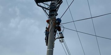 Vecinos de 16 comunidades retaltecas vuelven a contar con energía eléctrica