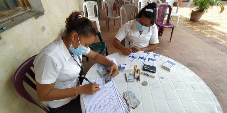 Habilitan vacunación para estudiantes universitarios en Suchitepéquez