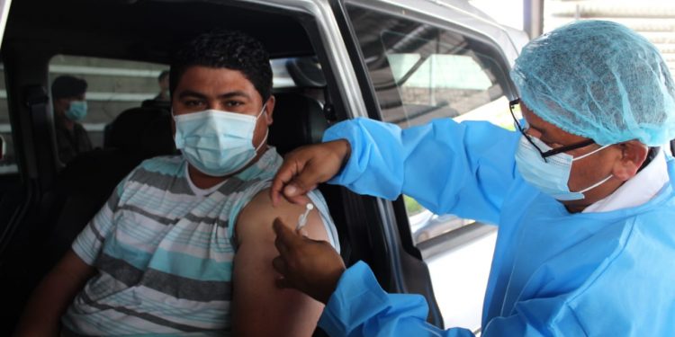 San Benito, Petén, cuenta con puesto de vacunación vehicular