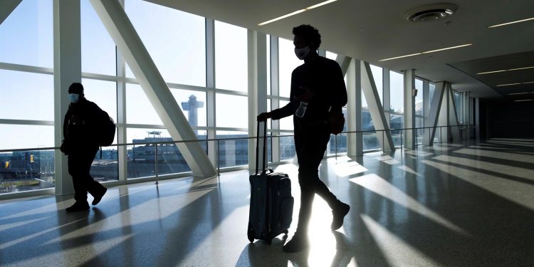 EE. UU., sin prisa por abrir fronteras pese a la presión de países y sectores