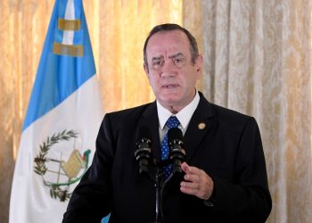 Presidente anuncia vacunación para estudiantes universitarios, periodistas y trabajadores de sectores productivos