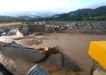 Coordinan acciones ante colapso de badén en Gualán, Zacapa