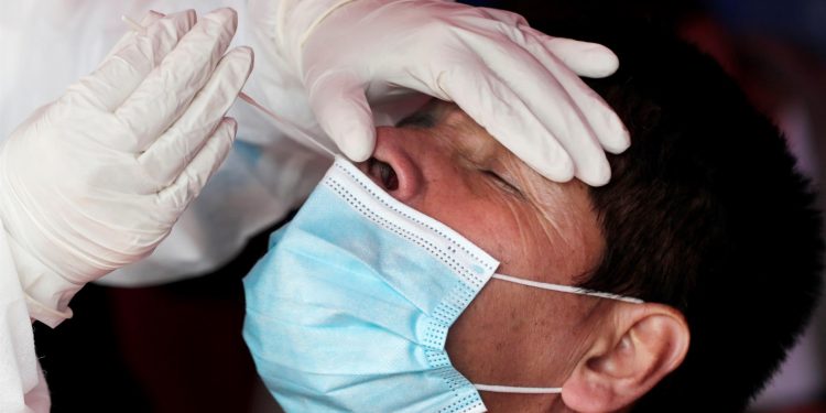 El Gobierno colombiano prepara una norma contra la falsificación de pruebas de COVID-19