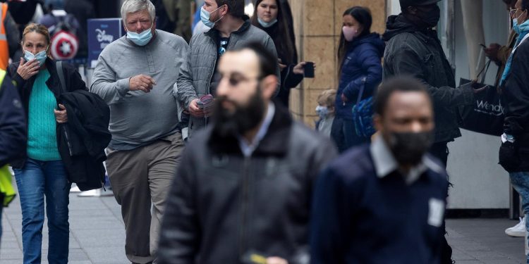 La variante delta obliga a las empresas de EE. UU. a reconsiderar sus planes