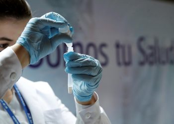 España afronta una quinta ola “distinta” de COVID-19 con los jóvenes