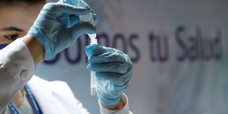 España afronta una quinta ola “distinta” de COVID-19 con los jóvenes