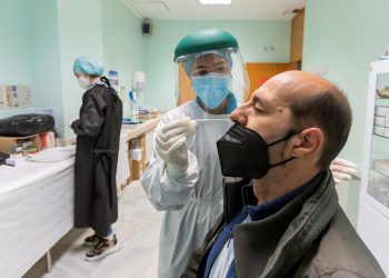 España sufre un alto contagio entre jóvenes en pleno comienzo de vacaciones