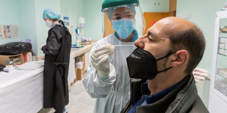 España sufre un alto contagio entre jóvenes en pleno comienzo de vacaciones