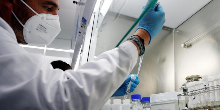 Más de un cuarto de los enfermos de COVID-19 tiene síntomas seis meses después