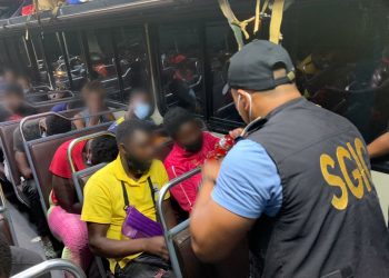 PNC rescata a 145 migrantes y detiene a presunto traficante de personas