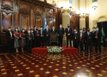 Totonicapán recibe del Presidente la silla de Atanasio Tzul