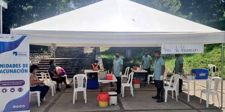 Reservistas militares participan en acciones de concientización para contener el COVID-19