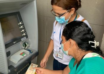 Beneficiarios de Estipendios por Acciones en Izabal reciben aporte monetario