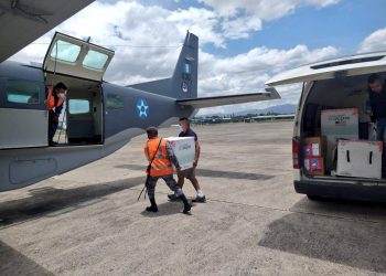 Ejército traslada vía aérea más de medio millón de dosis de la vacuna contra COVID-19 al interior del país