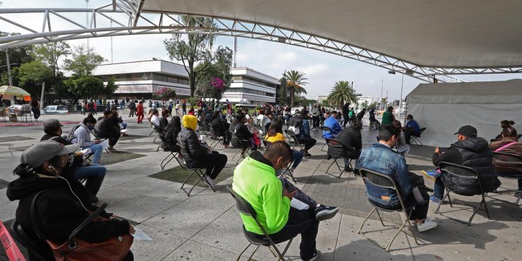 Los jóvenes protagonizan la tercera ola de coronavirus en México