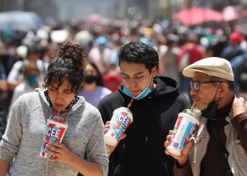 Ciudad de México pasa a riesgo alto por aumento de contagios en jóvenes