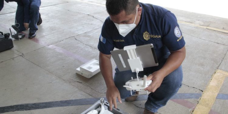 Capacitan a agentes de la Policía Nacional Civil en el uso de drones
