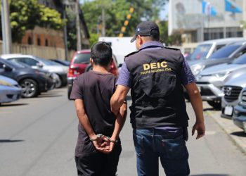 Investigadores de la PNC realizan 30 allanamientos contra extorsiones