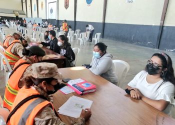 Comienza plan piloto de puesto de vacunación nocturno en Huehuetenango