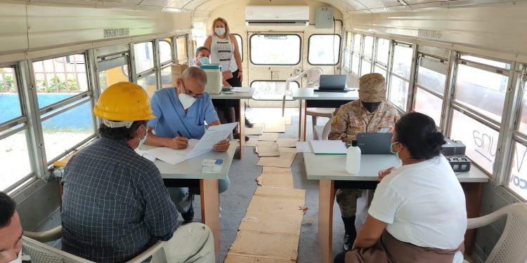 Implementan puesto de vacunación móvil para inmunizar a pobladores de áreas lejanas de El Progreso