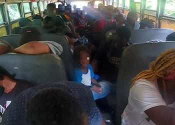 Rescatan a 49 indocumentados originarios de Chile, Haití y Brasil