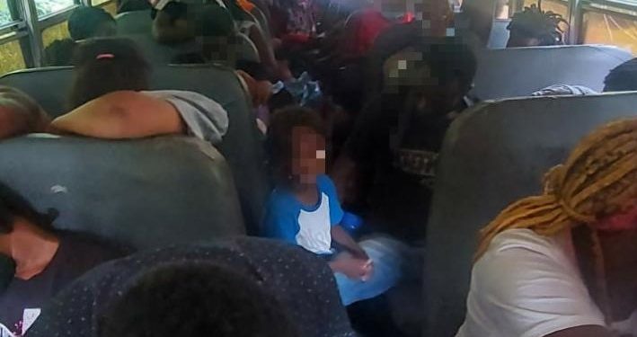 Rescatan a 49 indocumentados originarios de Chile, Haití y Brasil