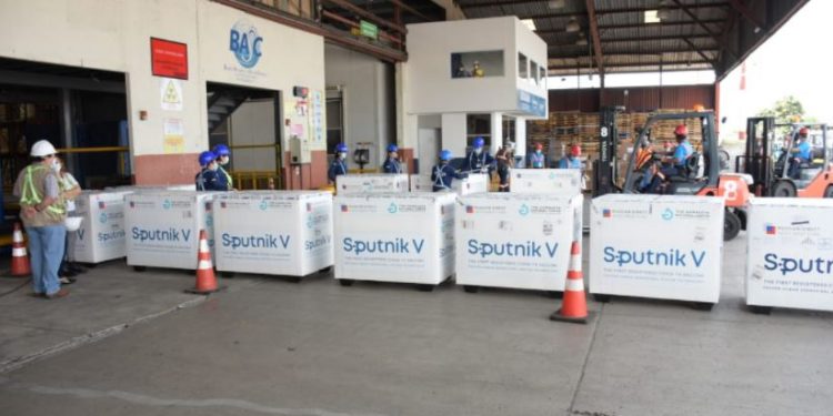Ingresan a Guatemala 200 mil dosis de vacuna Sputnik V