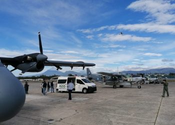 Trasladan vía aérea 240 mil dosis de vacunas contra COVID-19 a cinco departamentos