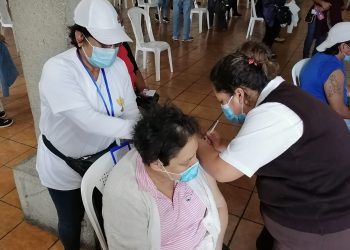 Beneficiarios de Mis Años Dorados reciben segunda dosis contra el COVID-19